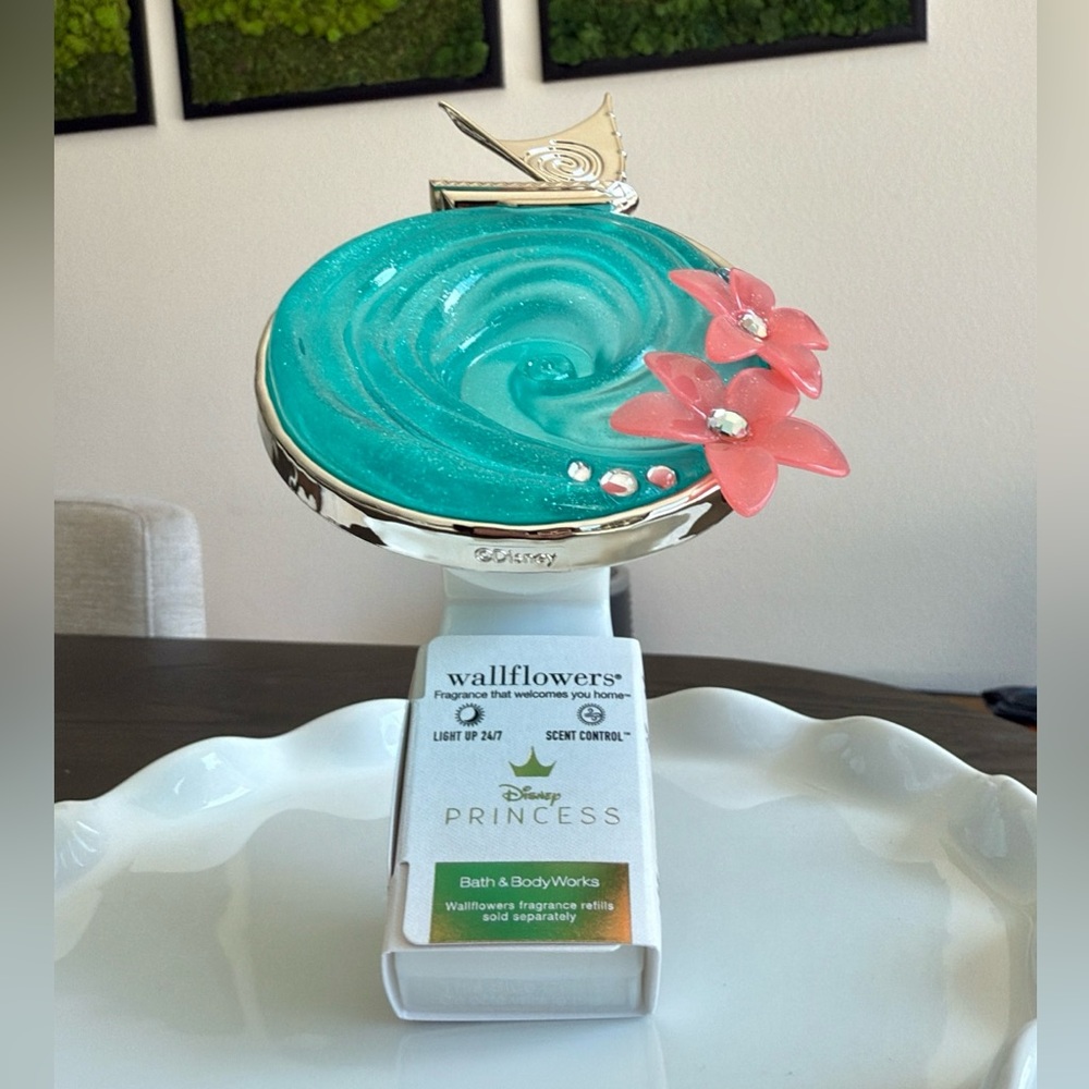 Bath & Body Works Disney Moana Wallflower Plug - Picture 2 of 3